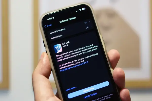 Apple tung ra bản cập nhật quan trọng cho iPhone trước khi ra mắt iOS 26